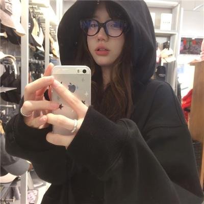 弱比少男闯女校
